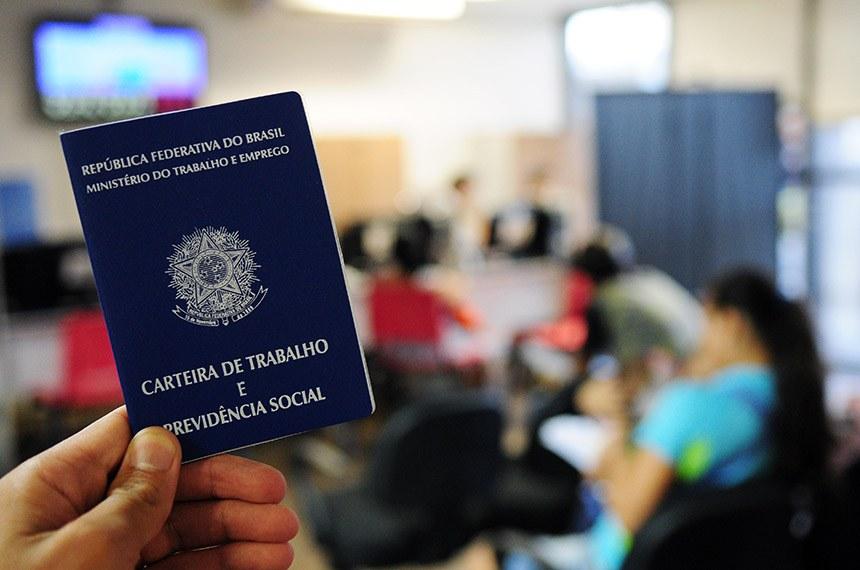 Debate sobre o fim da escala 6x1 avança no Brasil e mobiliza trabalhadores e empresários em todo o país